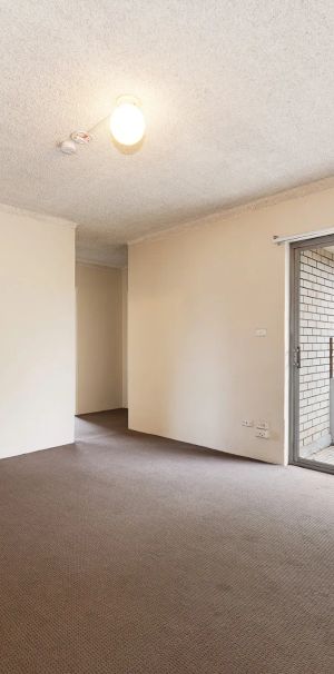 Sunny Two-Bedroom Apartment with Balcony and Secure Entry - Photo 1