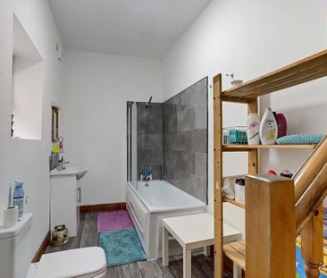 3 bedroom flat to rent - Photo 4