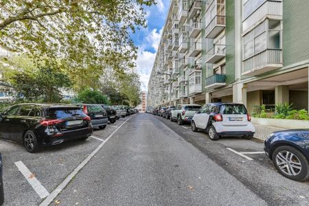 São Domingos de Benfica, Lisbon - Photo 5
