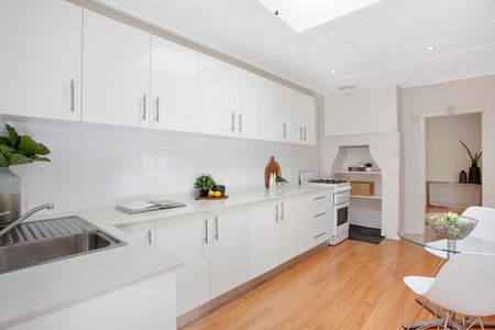 One Bedroom House with Parking - Photo 5