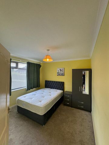 5 bedroom semi-detached house to rent - Photo 5