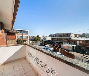 Modern Two Bedroom Apartment, Moments To The Shops, Transport And S... - Photo 4