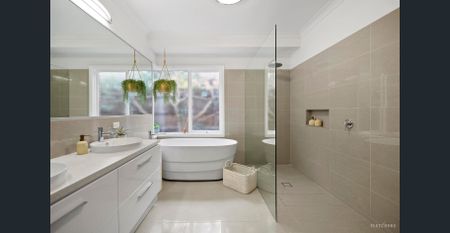 Superb Family Home in Croydon North’s Finest Cul-De-Sac - Photo 4