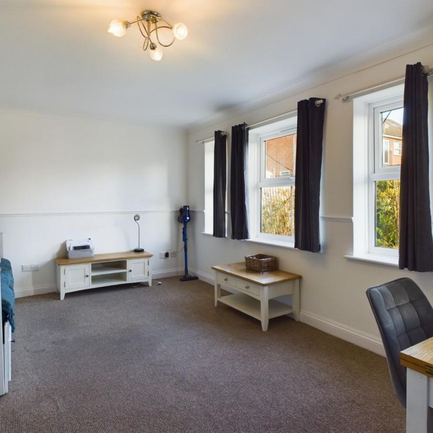 2 bedroom Flat To Let - Photo 1