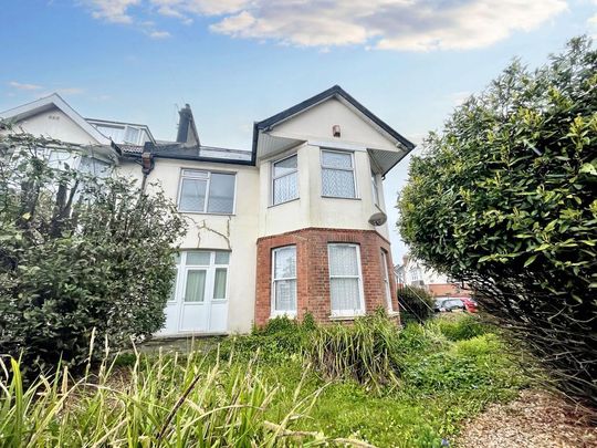 3 bedroom flat to rent - Photo 1
