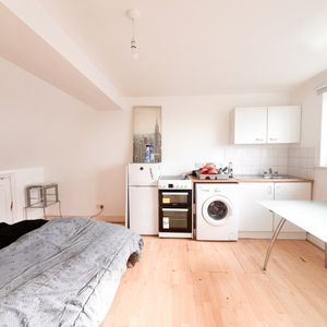 Studio Flat, Greenfield Gardens, NW2 - Photo 2