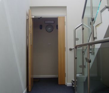 Studio Flat, Morden Road, SW19 - Photo 3