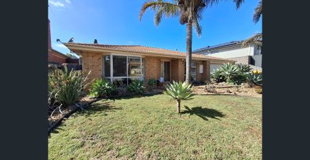 Family-Focused Living in the Heart of Aspendale Gardens - Photo 4