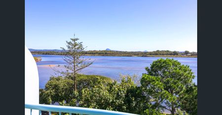 Immaculate 3-Bedroom Furnished Apartment with Private Rooftop & River Views - Photo 4