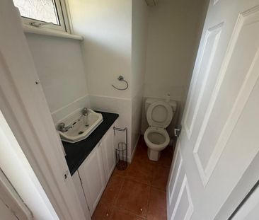 3 bedroom end of terrace house to rent - Photo 5