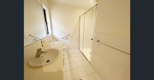 Modern 3-Bedroom Home in Central Ballina - Photo 1