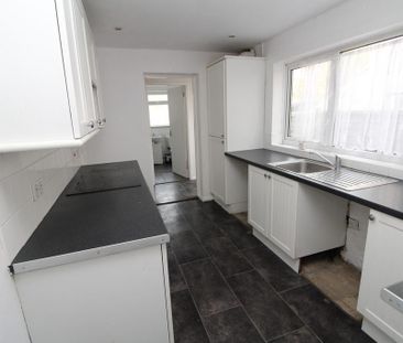 3 bedroom terraced house to rent - Photo 4