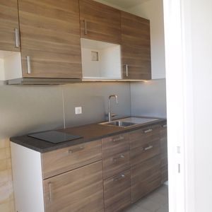 Location Appartement 1 pièce 24m² HYERES 83400 - Photo 1