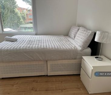 4 bedroom terraced house to rent - Photo 3