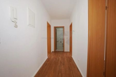 Geräumige 2-Raum-Dachgeschoss-Wohnung mit großer Küche - Photo 5