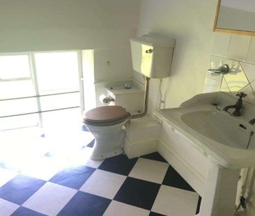 An imposing five-bedroom detached farmhouse on the edge of Neston v... - Photo 6