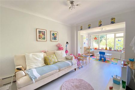 4 bedroom detached house to rent - Photo 2