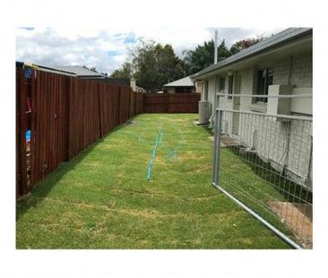 3 BEDROOM FRESHLY PAINTED FULLY FENCED HOME WITH AIR CONDITIONING - Photo 6