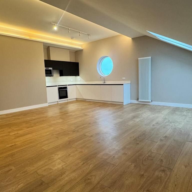 2 bedroom penthouse to rent - Photo 1