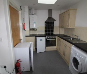 3 bedroom apartment to rent - Photo 3