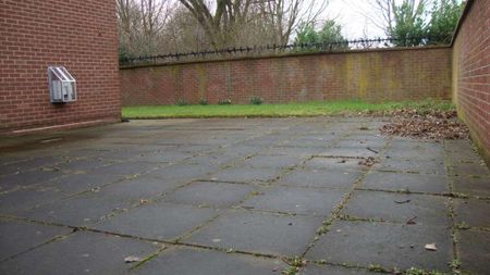 1 bedroom in a house share to rent - Photo 3