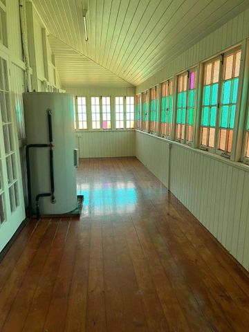 Stunning 3-Bedroom +Sunroom Home - Photo 2