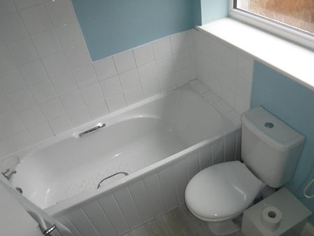2 bedroom terraced house to rent - Photo 4