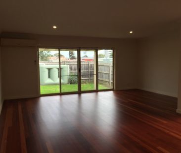 SPACIOUS THREE BEDROOM REFURBISHED GEM - Photo 6