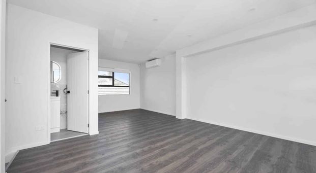 Amazing Townhouse in New Lynn - Photo 1