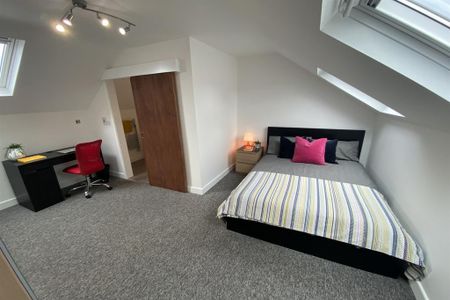 1 bedroom in a house share to rent - Photo 4