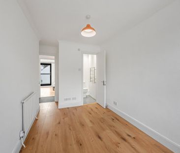 4 bedroom mews to rent - Photo 6