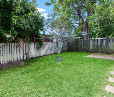 BIG SHED AND LOVELY 3 BEDROOM FAMILY HOME! - Photo 4