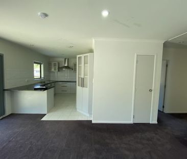 Community Charm - Photo 3