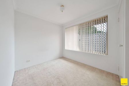 LARGE FAMILY HOME! - Photo 3