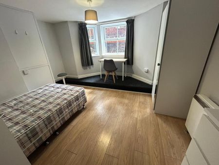 2 Bed Student Accommodation - Photo 3