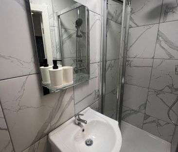 1 bedroom in a house share to rent - Photo 4