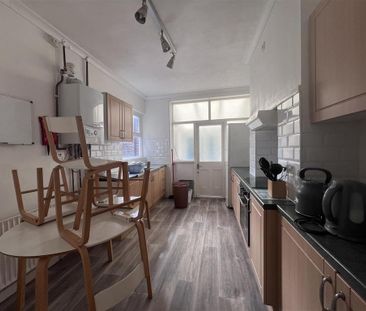 3 bedroom private hall to rent - Photo 3
