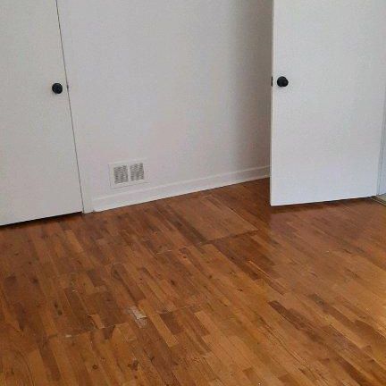 4.5 Ss-sol 3plex 2 Chambres (13×10 +8×8) Libre 27 oct Magnifique 4.5 au rez de jardin rénové, dans 3plex au coeur du Vieux-Longueuil, Hauts Pl - Photo 4