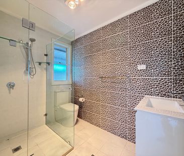 Modern & Spacious 3-Bedroom Home - Photo 4