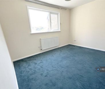 3 bedroom flat to rent - Photo 4