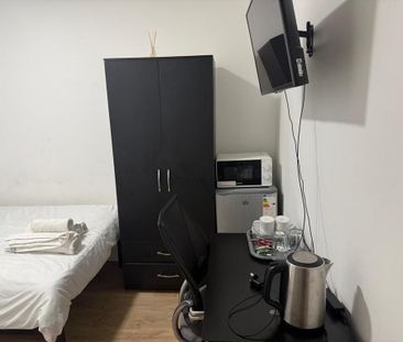 1 bedroom in a house share to rent - Photo 3