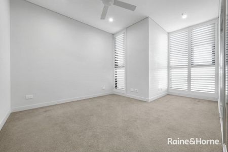 Modern Two-Bedroom Apartment In Edmondson Park - Photo 4