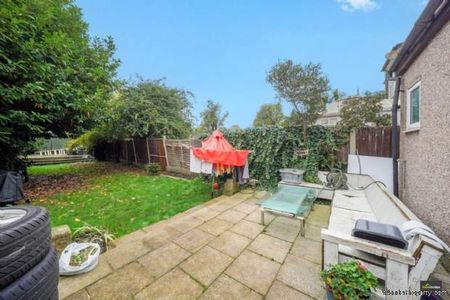 3 bedroom property to rent in Ilford - Photo 5