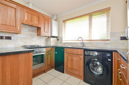 4 bedroom detached bungalow to rent - Photo 3