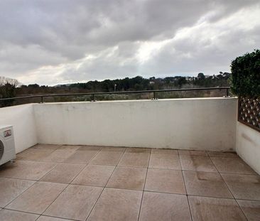 ALLAUCH COLLET BLANC. APPARTEMENT TYPE 3 AVEC TERRASSE ET DOUBLE BOX. - Photo 4