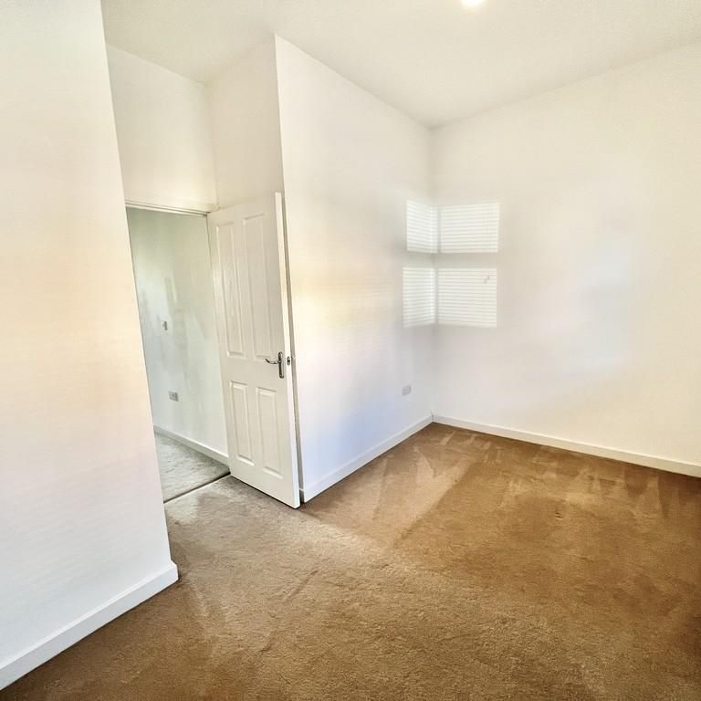 2 bedroom end of terrace house to rent - Photo 1