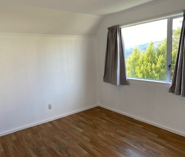 2 Jarvie Grove, Churton Park - Photo 2