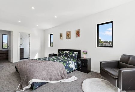 Magnificent in Manurewa - Photo 4