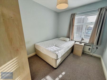2 bedroom Flat To Let - Photo 4