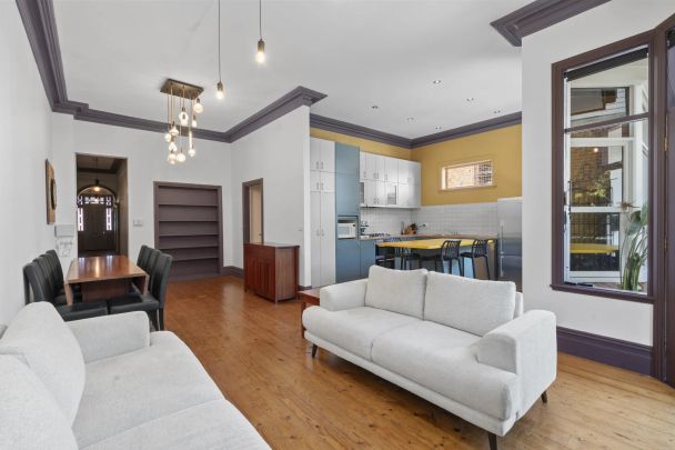 Fully Furnished Three-Bedroom Home in Prime Richmond Location! - Photo 1